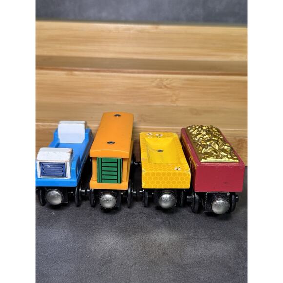 Thomas & Friends Train Wooden Railway 2003 Ice, Box, Gold & Honey Barrel Car - Picture 5 of 8